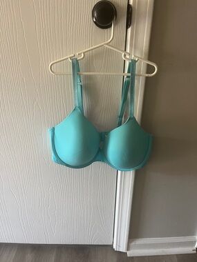 PINK Victoria's Secret Light Blue T-Shirt Bra